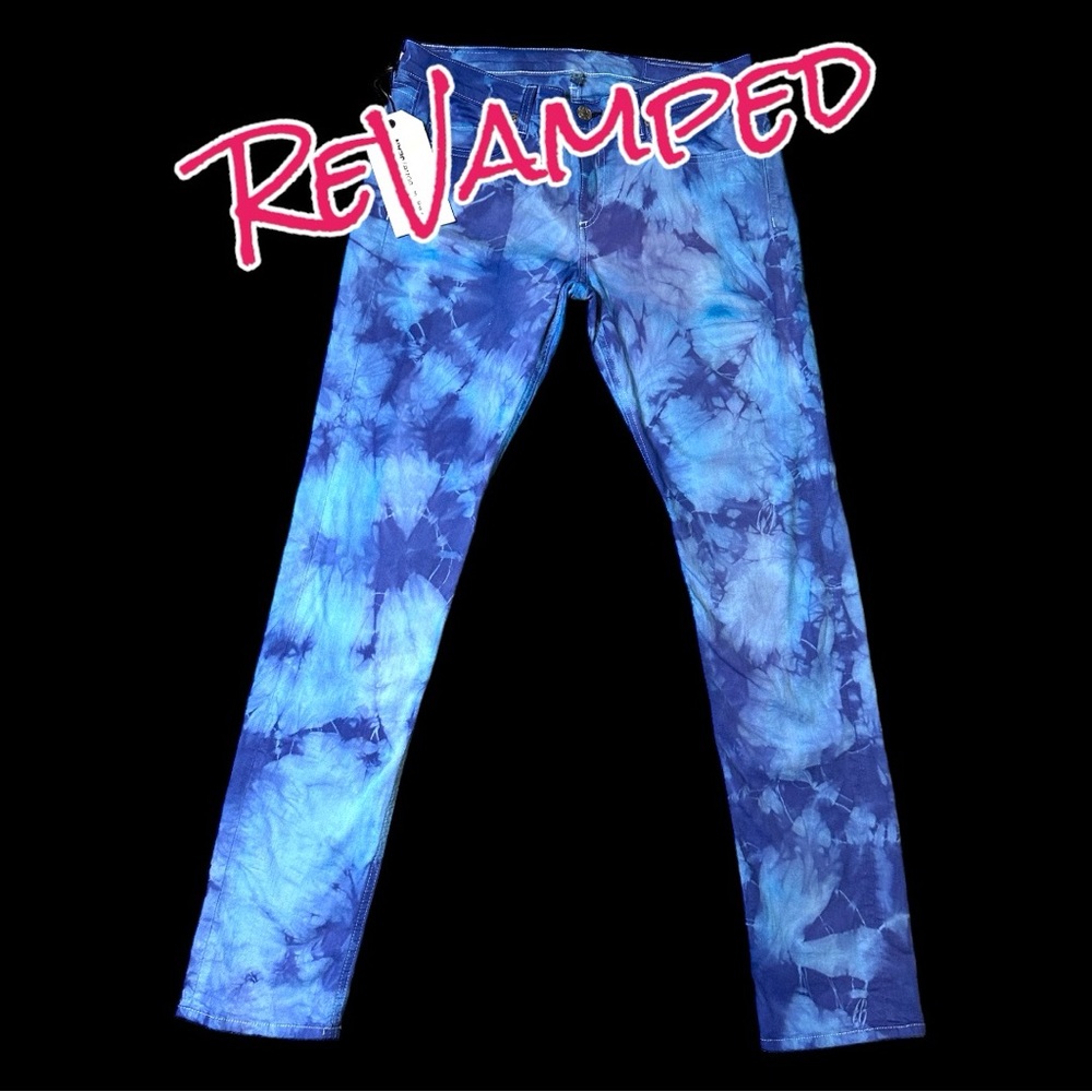 NWT Originally Aged White Boyfriend Skinny Jeans now Crystalized blue. 28